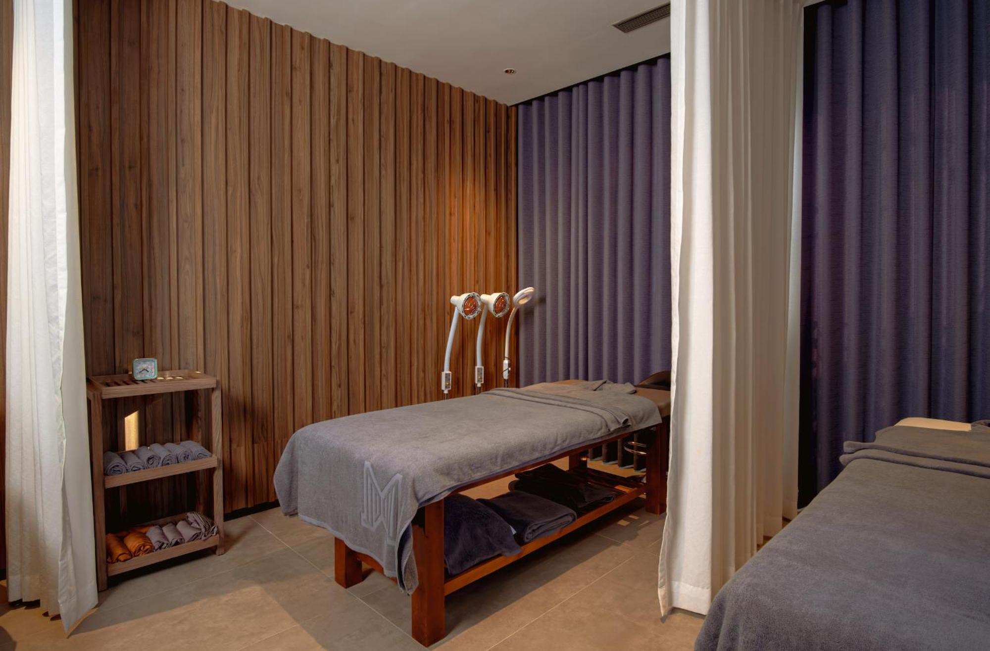 M Hotel Danang Eksteriør billede A massage room at a spa