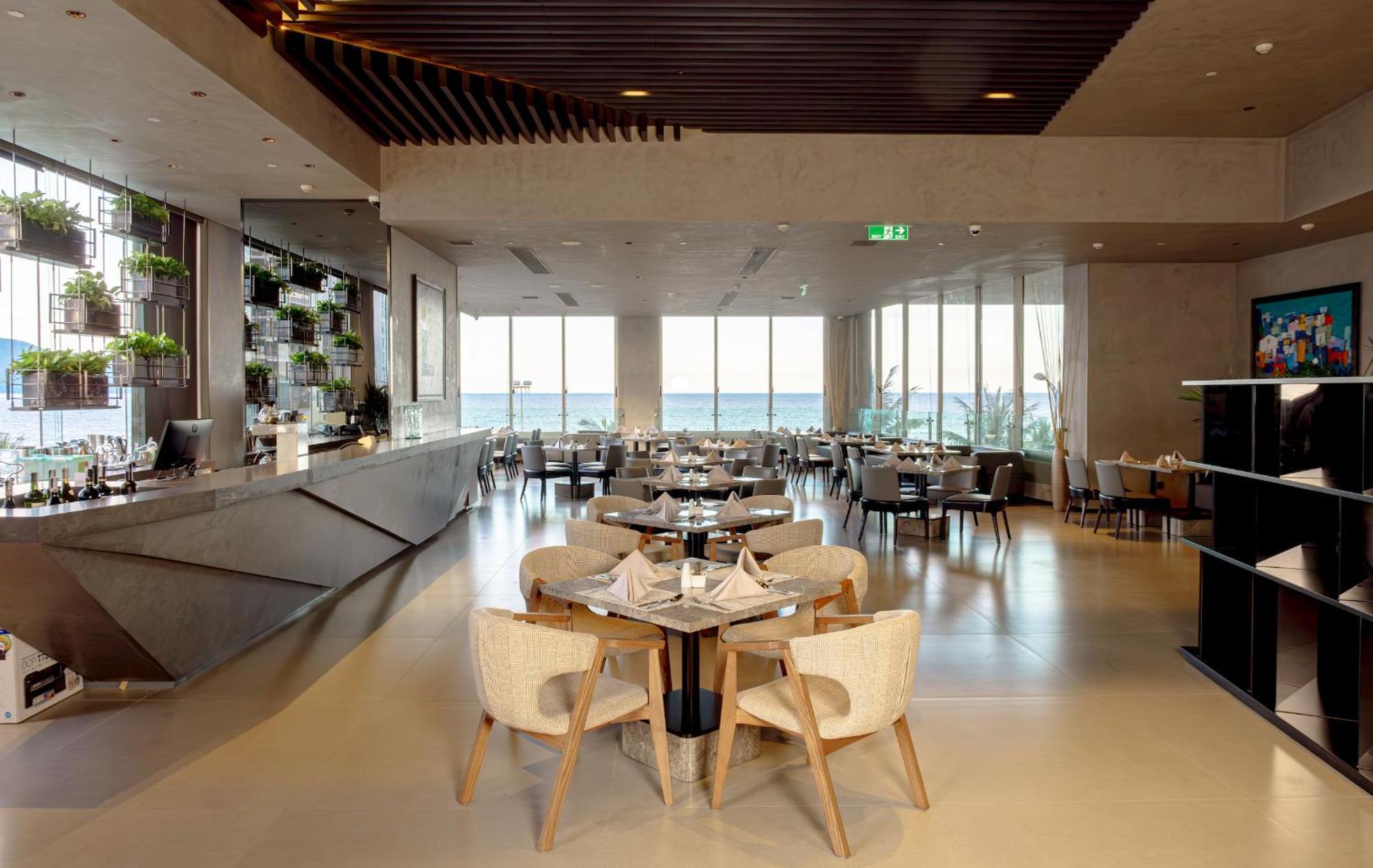 M Hotel Danang Eksteriør billede The restaurant