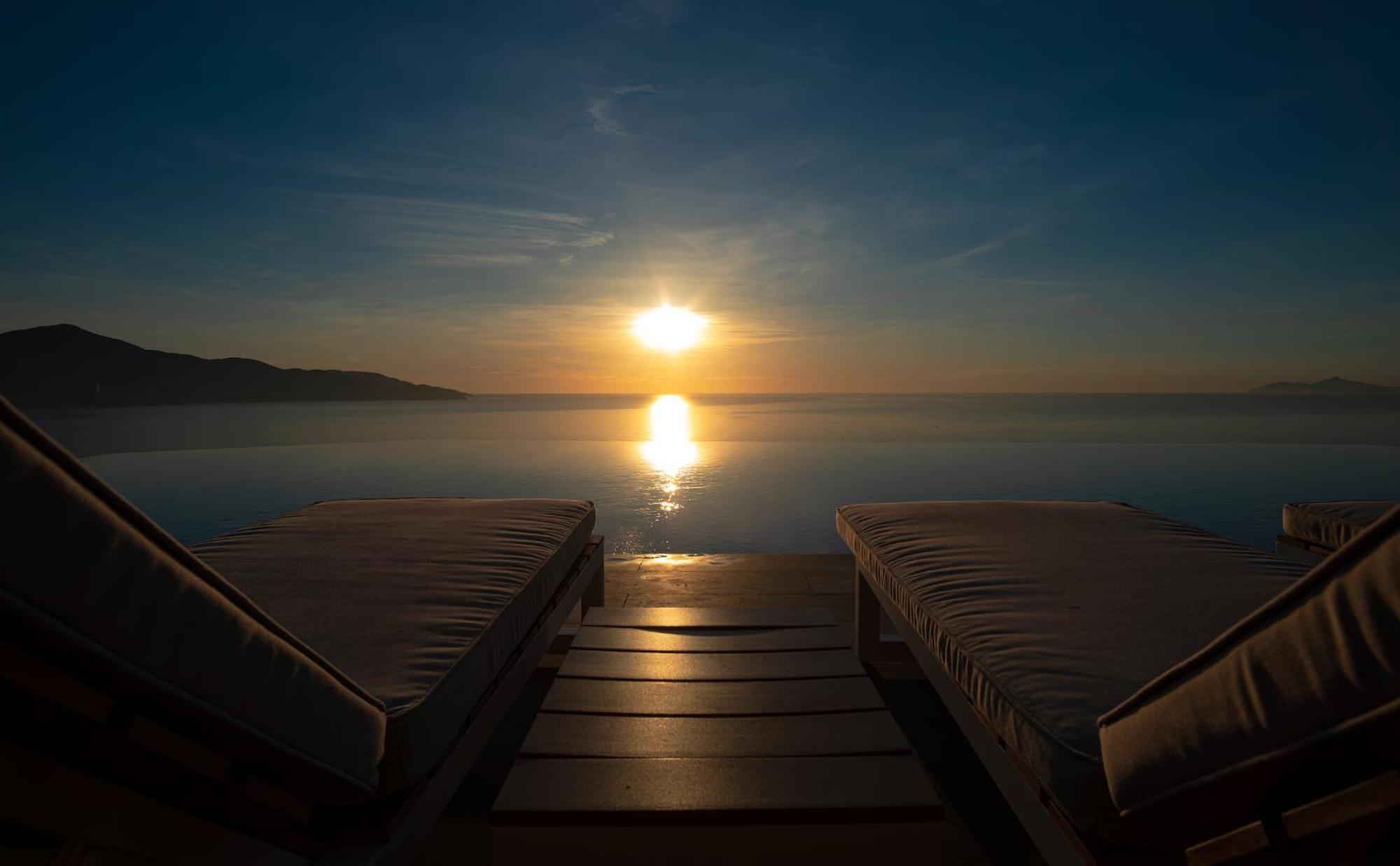 M Hotel Danang Eksteriør billede Sunset at the Dead Sea
