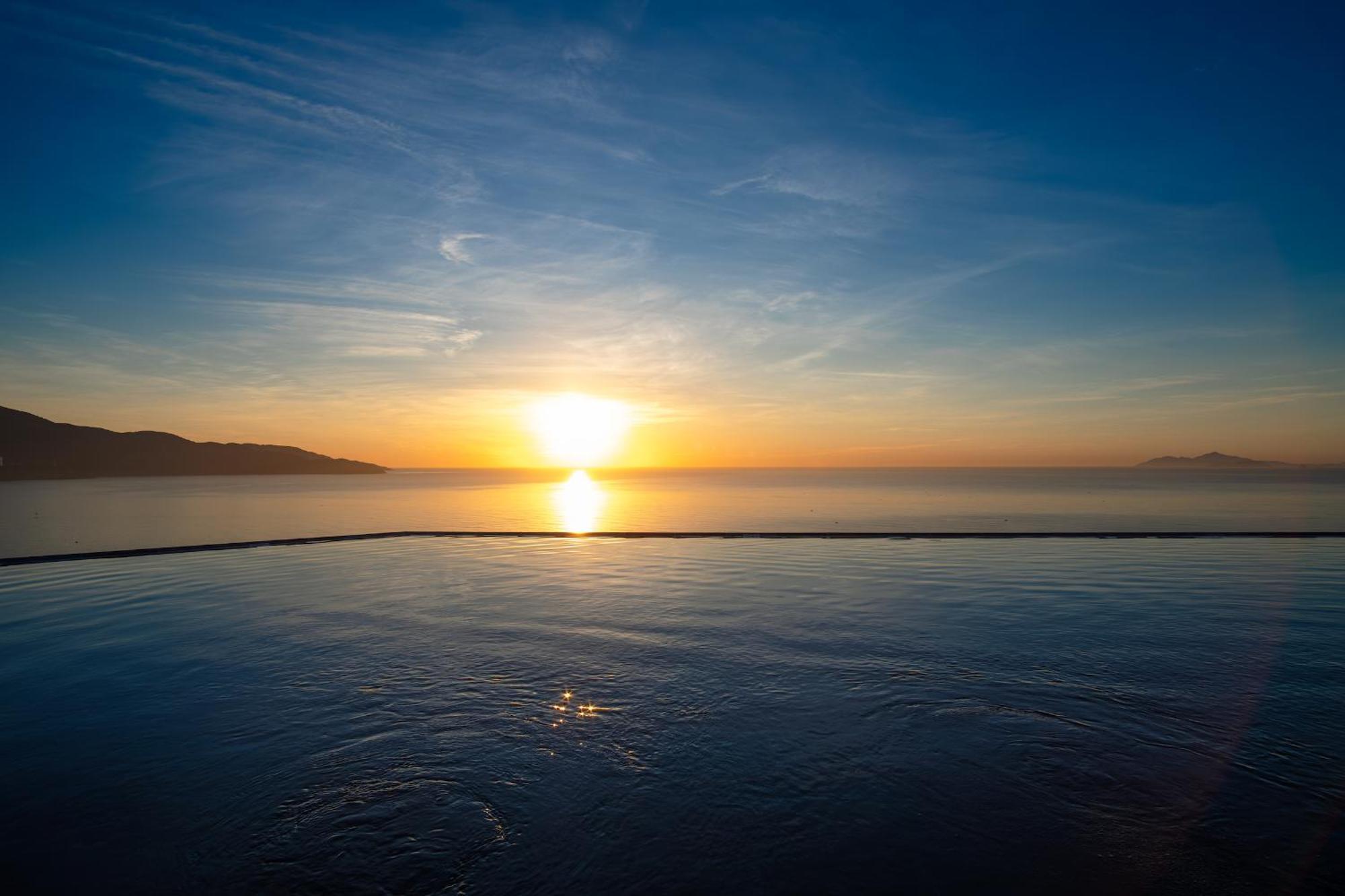 M Hotel Danang Eksteriør billede Sunset over the Gulf of Akaroa