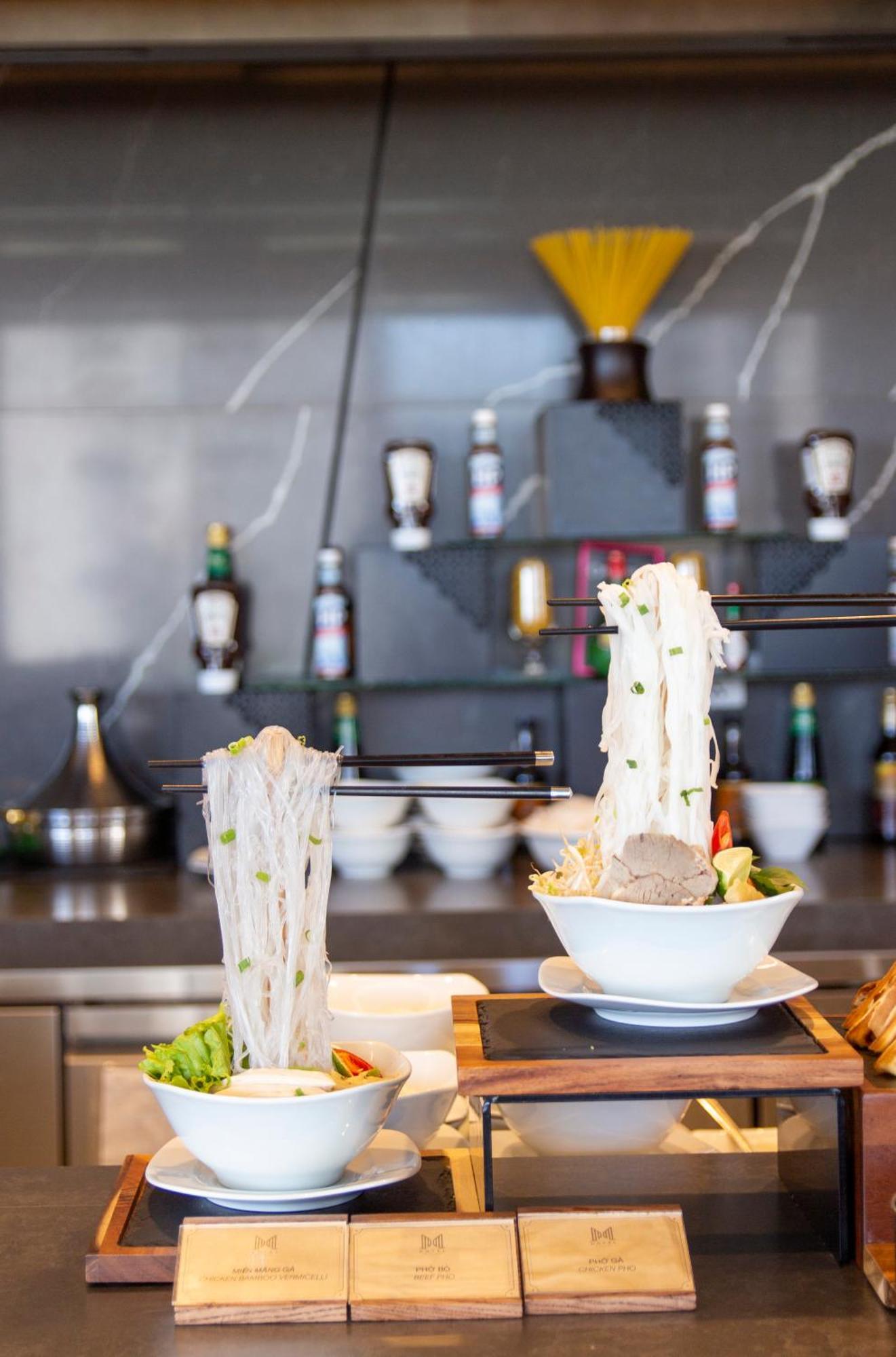 M Hotel Danang Eksteriør billede Rice vermicelli
